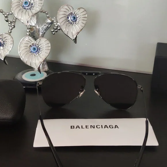 Authentic Balenciaga new season unisex aviator sunglasses - Picture 3 of 6